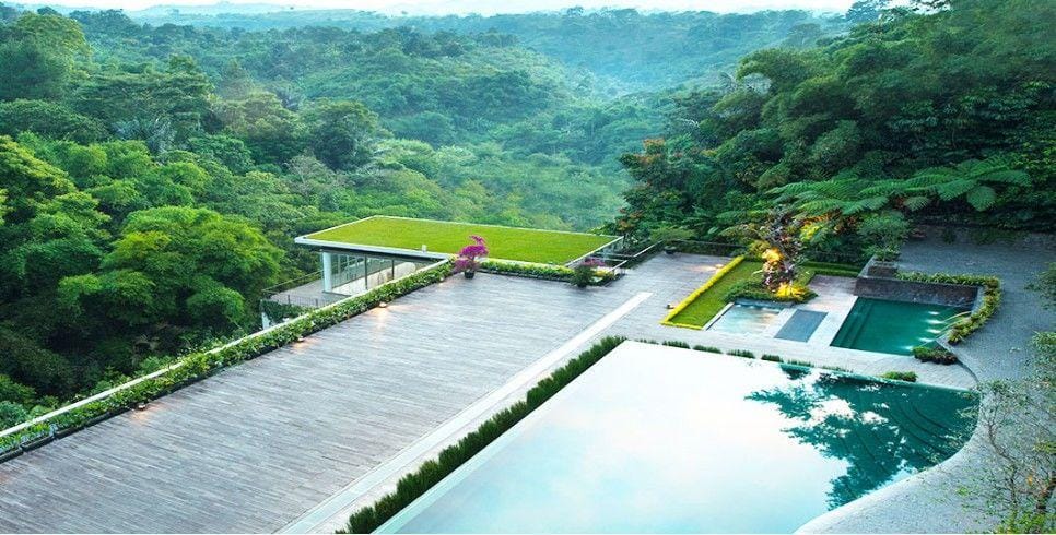 Padma Hotels menyuguhkan sensasi modern dengan view panorama alam yang indah.